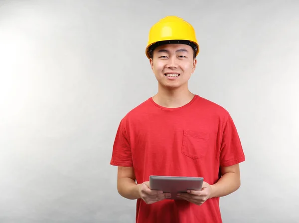 Asian warehouse worker — Stock Photo, Image