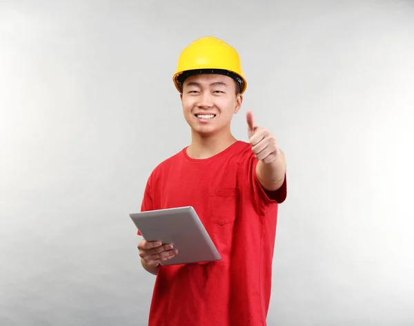 Asiático almacén trabajador —  Fotos de Stock