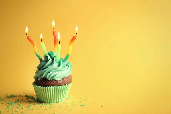 Birthday cupcake with candles — Stock Photo, Image