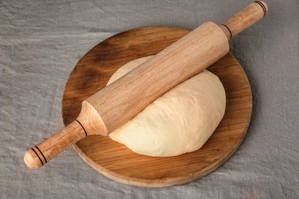 Oklava ile hamur — Stok fotoğraf