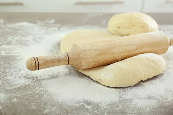 Rodillo con masa — Foto de Stock