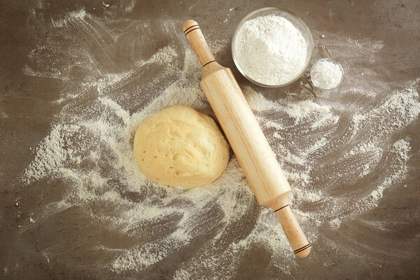 Rolling pin with dough
