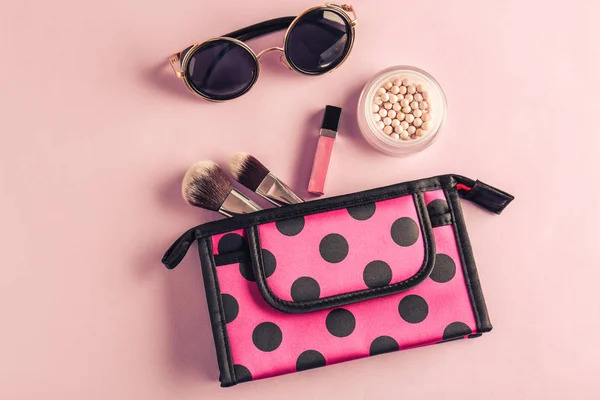 Cosmetic bag and makeup products — Stock Photo, Image