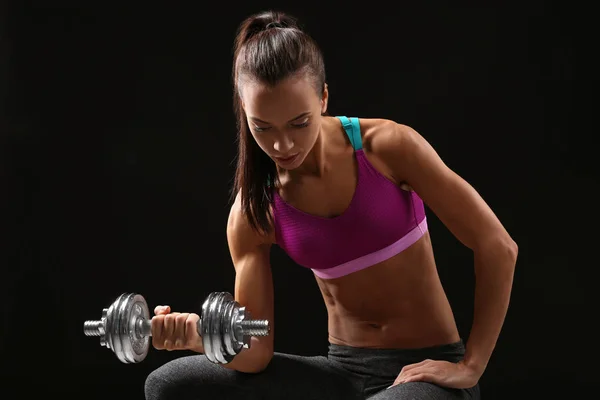 Mujer joven y deportiva — Foto de Stock