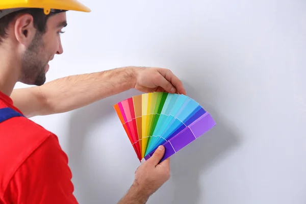 Worker holding samples for wall — Stock Photo, Image