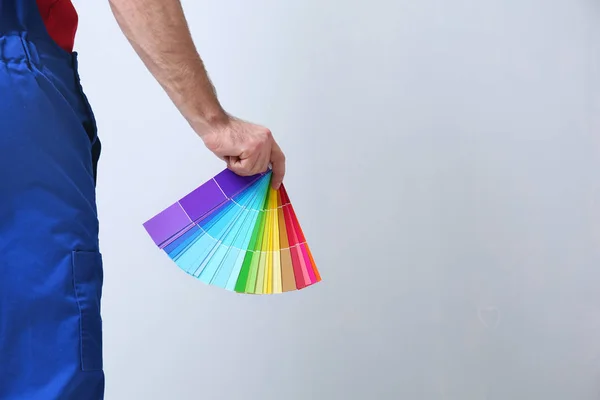 Arbeiter Mit Proben Für Die Wahl Der Farbe Der Wand — Stockfoto