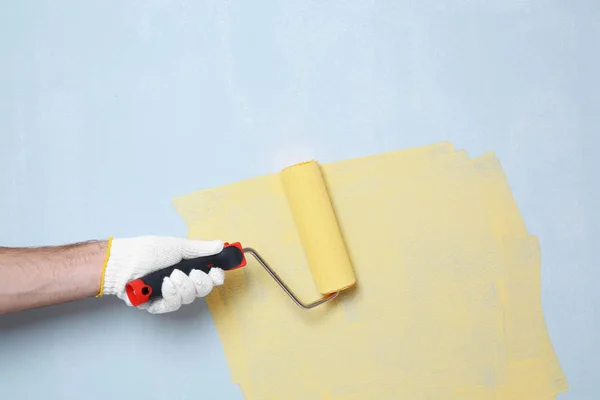 Hand Worker Painting Wall Room — Stock Photo, Image