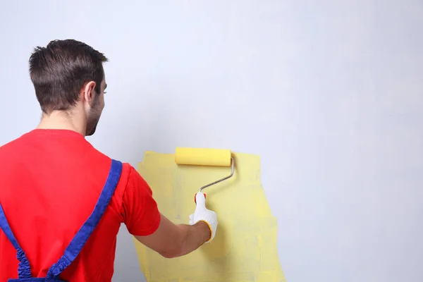 Pared de pintura de trabajador —  Fotos de Stock