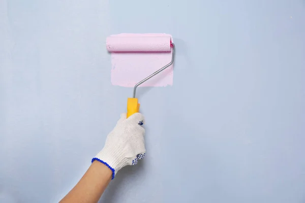 Mano Pared Pintura Del Trabajador Habitación — Foto de Stock