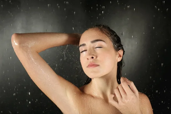 Woman washing body — Stock Photo, Image