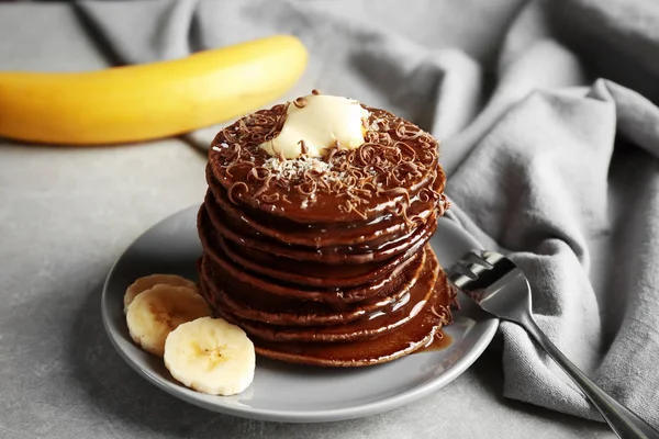 Leckere Pfannkuchen mit Banane — Stockfoto