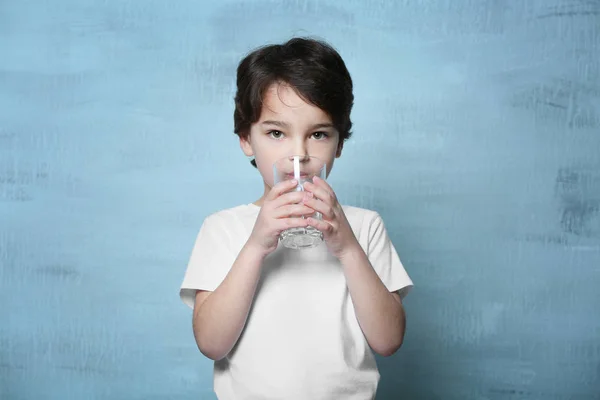 Lindo niño pequeño —  Fotos de Stock