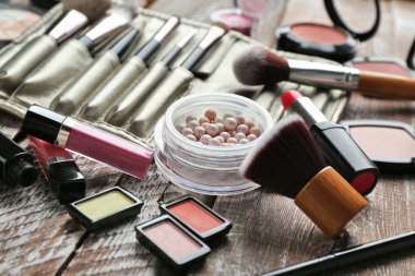 Dekoratif kozmetik kümesi