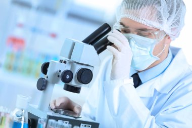 erkek doktor deneyler yapma