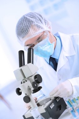 erkek doktor deneyler yapma