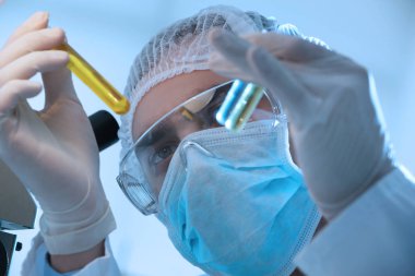 bilim adamı deneyler yapma