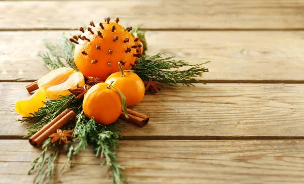 Citruses, spices and coniferous branches — Stock Photo, Image