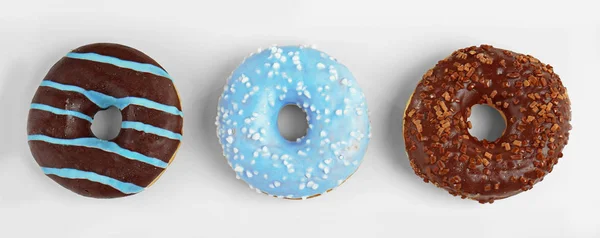 Frische leckere Donuts — Stockfoto