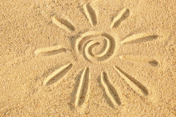 Sun drawn on sea sand — Stock Photo, Image