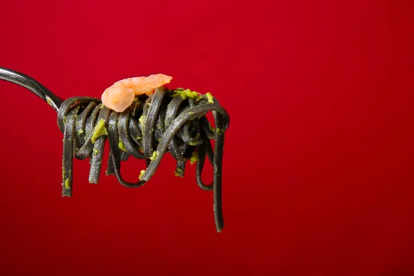 Gabel mit schwarzer Pasta — Stockfoto