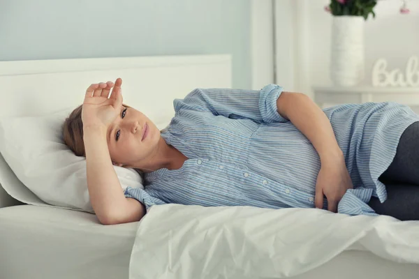 Pregnant woman with headache — Stock Photo, Image