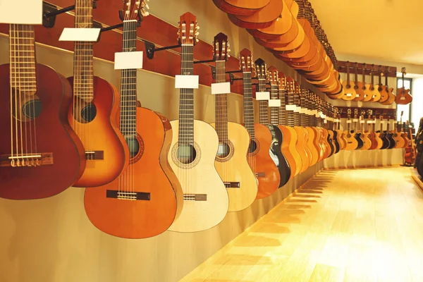 Guitars in music shop — Stock Photo, Image