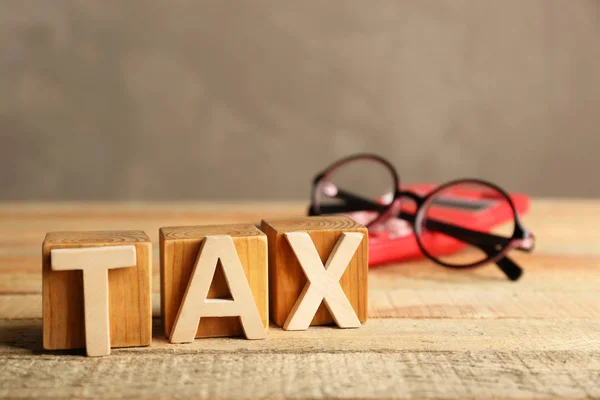 Concepto fiscal con gafas y calculadora — Foto de Stock