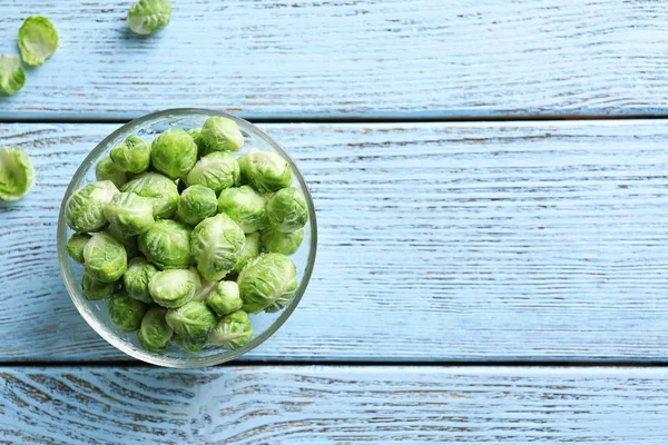 Brussels sprouts in glass bowl — Stock Photo, Image