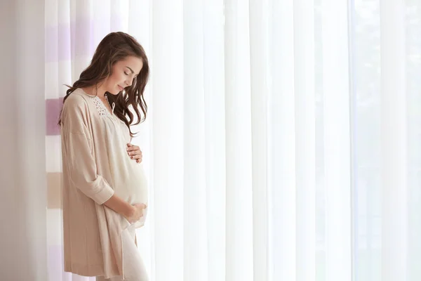 Beautiful pregnant woman — Stock Photo, Image