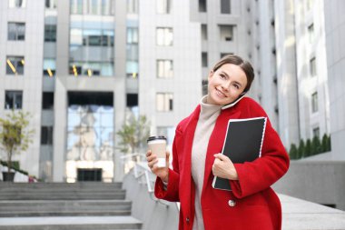 Genç güzel kadın. 