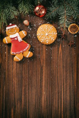 gingerbread çerezleri ve Noel dekor
