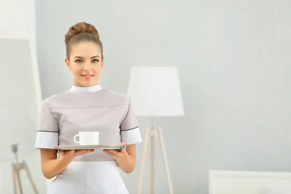 Vassoio per cameriera con caffè — Foto Stock