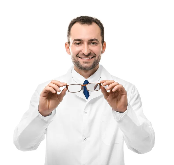 Bonito Médico Masculino Com Óculos Fundo Branco — Fotografia de Stock
