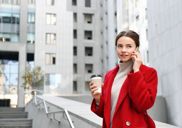 Young beautiful woman — Stock Photo, Image