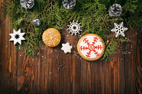 Galletas de jengibre y decoración de Navidad — Foto de Stock