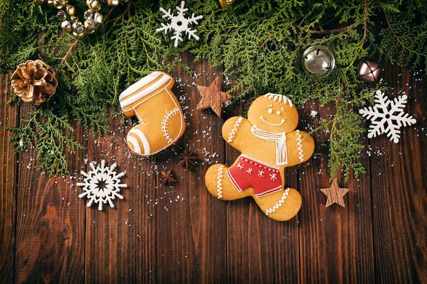 Galletas de jengibre y decoración de Navidad —  Fotos de Stock