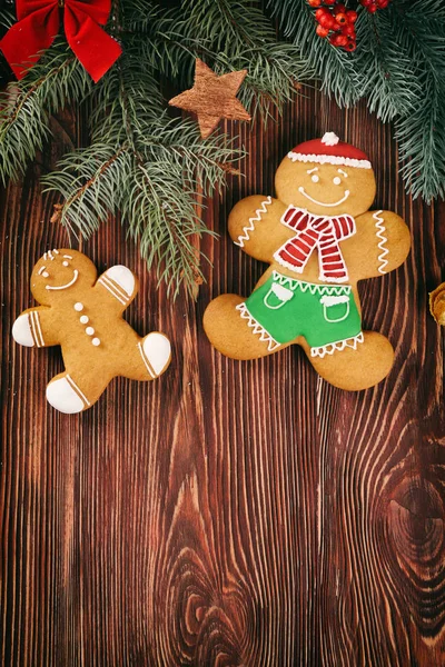 Biscuits au pain d'épice et décor de Noël — Photo