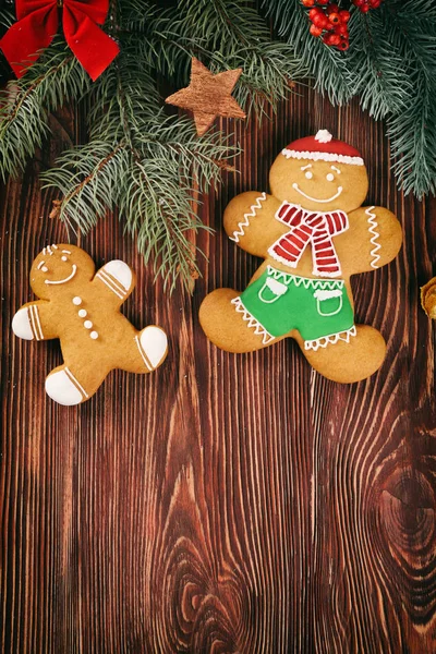 Lebkuchen und Weihnachtsdekoration — Stockfoto