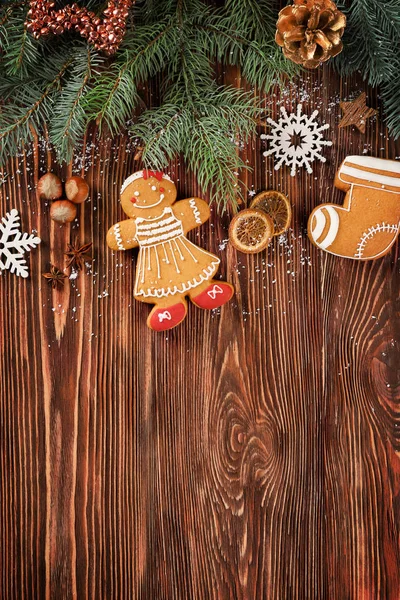 Gingerbread çerezleri ve Noel dekor — Stok fotoğraf