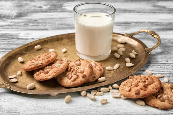 Peanut cookies with milk — Stock Photo, Image