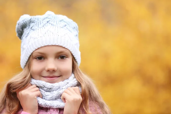 Portrait of cute girl outdoors — Stock Photo, Image