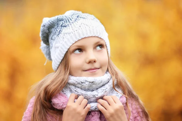 Portrait of cute girl outdoors — Stock Photo, Image