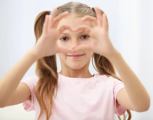 Süßes hübsches Mädchen — Stockfoto