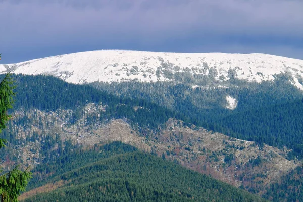 Vakkert landskap med fjell – stockfoto