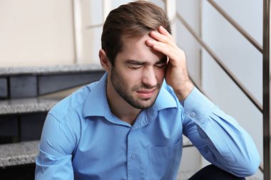 yorgun ofis çalışanı