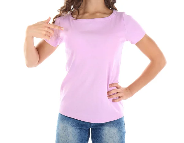 रिक्त टी-शर्ट में युवा महिला — स्टॉक फ़ोटो, इमेज