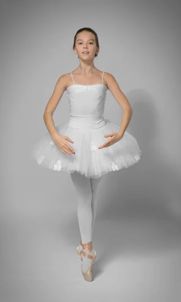 Jonge mooie ballerina — Stockfoto