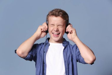 Çocuk müzik dinleme