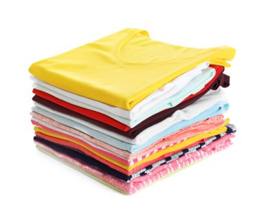 Renkli kıyafetler yığını