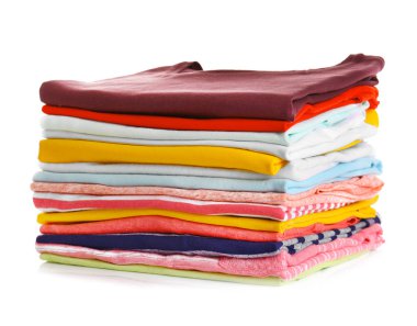 Renkli kıyafetler yığını